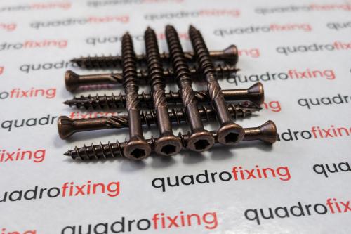 Detail antik povrchové úpravy terasových vrutů quadrofixing